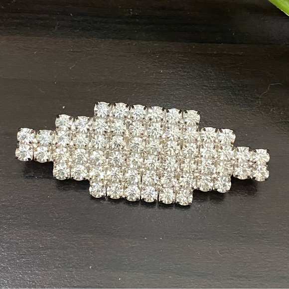 Unsigned Silver-tone Clear Rhinestones Crystals Pave Shield Brooch - Picture 2 of 10